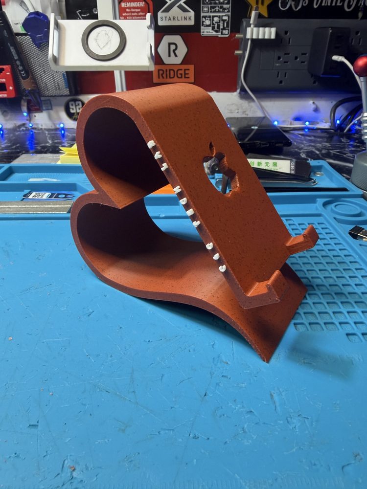 Heart-shaped phone stand in copper brown with Best Dad Ever lettering