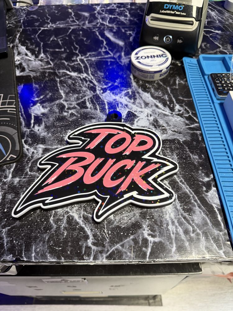 Pink and black 3D-printed Top Buck tag with glitter finish
